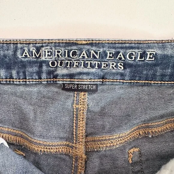 AMERICAN EAGLE DISTRESSED EXPOSED PINK POCKET SHORTIE JEAN SHORTS SIZE 14 - Picture 4 of 10